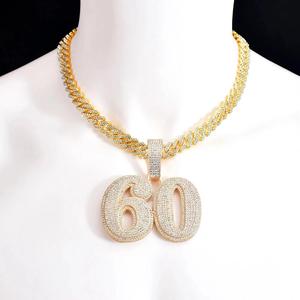 Pendentif Hip Hop en Moissanite N°60, Best-seller, Bijou Tendance en Cristal pour Hommes et Femmes, Disponible à la Vente - Product Image 5