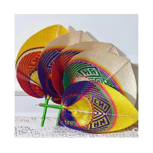 Abanico de bambú artesanal tradicional, diseñado para un estilo de vida sostenible y uso diario. - Product Image 1