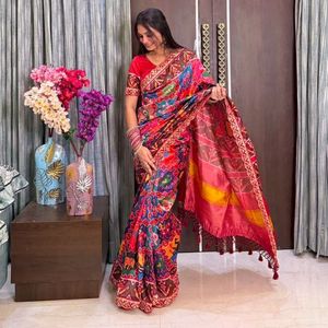 Sari Patola de Seda Tejido a Mano de Primera Calidad con Diseños Modernos, Lagadi Patta con Borde de Zari Tejido y Borlas de Royal Export - Product Image 1