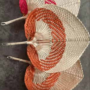 Abanico Tradicional Vietnamita de Bambú y Ratán, Hecho a Mano con Fibra Natural, Abanico Refrescante para Colgar en la Pared del Hogar - Product Image 3