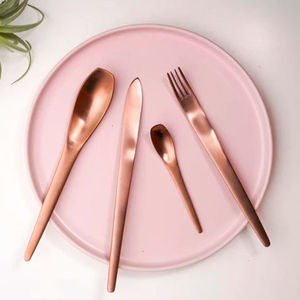 Ensemble de couverts en métal au design moderne, forme élégante, prise en main confortable et aspect stylé pour les tables à manger contemporaines - Product Image 6