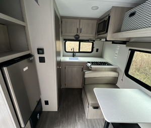 Camping-cars et caravanes d'occasion Forest River RVs Aurora Light 13RKX 16 pieds, modèles 2025 et 2026, disponibles à prix abordable - Product Image 3
