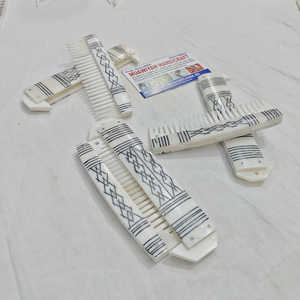 Peines de hueso de búfalo tallados a mano y hechos a medida, ideales para tiendas de accesorios para el cabello y estilistas, con base de cuero. - Product Image 6