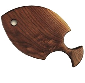 Planche à découper en bois en forme de poisson avec trou de suspension et finition lisse |   Planche à découper en bois massif pour la cuisine, la maison, le restaurant - Product Image 2