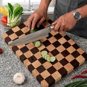 Planche à découper Belladec en bois d'acacia massif avec motif damier, antidérapante, écologique et compatible lave-vaisselle (1,5 cm) - Product Image 4