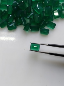 พลอยออนิกซ์สีเขียวธรรมชาติ 8x6 มม. ทรงแปดเหลี่ยม คุณภาพดีที่สุด สำหรับทำเครื่องประดับ - Product Image 4