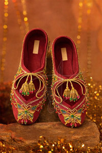 Pakistan Manufactured New Design Women <b>Khussa</b>-Fashion Trend Printed Anti-Slippery Custom Made Raw Silk Upper Velvet Lining - Product Image 4