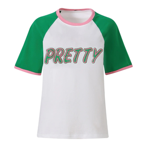 Camiseta de chenilla premium para mujer, blanca, verde y rosa, de manga corta raglán, cuello redondo, estilo casual y a la moda. - Product Image 1