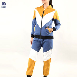 Survêtements d'hiver respirants à capuche pour femmes avec logo personnalisé, vente en gros, nouveau style 2026, ensemble de survêtement zippé en promotion - Product Image 1