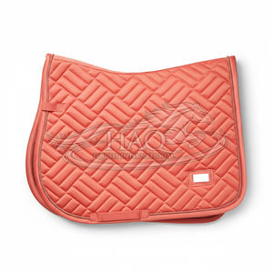 Tapis de selle respirant matelassé pour chevaux avec doublure anti-humidité, rembourrage absorbant les chocs et logo personnalisé pour le dressage équestre - Product Image 5