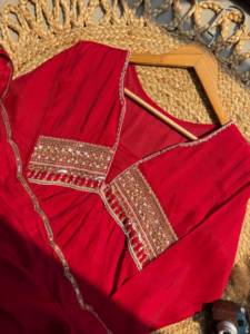 Traje pakistaní rojo largo hasta el suelo con bordado y dupatta a juego, conjunto de boda tradicional para mujer, para exportación. - Product Image 6