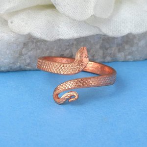 Bague ajustable en cuivre pur, design serpent, texture artisanale, bijoux de mode pour femmes, hommes, style unisexe - Product Image 5