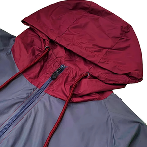 ชุดวอร์มกีฬาผู้ชายแบบมีโลโก้สั่งทำ เสื้อแจ็คเก็ตไนลอนระบายอากาศ เสื้อโปโล และกางเกงขาสั้น ชุดเซ็ตสองชิ้นแบบต่อผ้า - Product Image 3