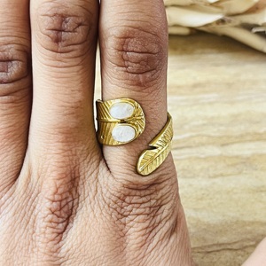 Bague Plume Pierre de Lune Très Demandée, Plaqué Or 18K, Laiton, Style Bohème, Bijoux Vintage Certifiés, Vente en Gros, Bague pour Femme - Product Image 4