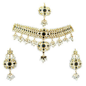 Conjunto de Joyería Clásica India para Bodas y Fiestas, Collar y Aretes Tradicionales con Cristales, Kundan, Perlas de Imitación y Baño de Oro - Product Image 3