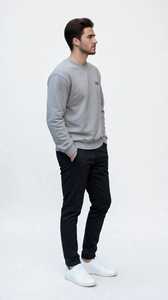 ONETEN APPAREL เสื้อสเวตเชิ้ตคอกลมสีเทาสำหรับผู้ชาย เสื้อสวมหัวลำลองพิมพ์ลายตัวอักษร ทรงปกติ - Product Image 2