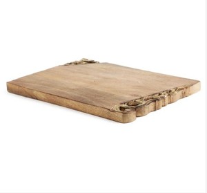Planche à découper en bois d'acacia sculpté à la main, bord décoratif, surface épaisse et durable, sans danger pour les aliments, plateau de service pour la cuisine - Product Image 4