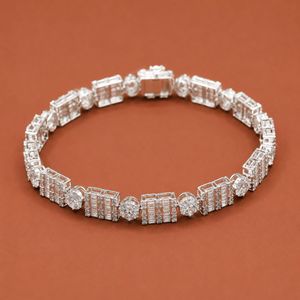 Bracelet de luxe en moissanite argentée avec maillons taille baguette, accents en grappe ronde et sertissage pavé glacé pour homme - Product Image 1