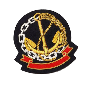 Insignias de tela de moda con logotipo personalizado al por mayor, empaquetado personalizado, insignia de lona bordada a mano con hilo de oro. - Product Image 5