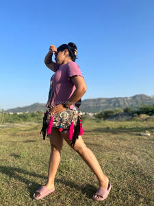 กระเป๋าผ้าฝ้ายหลากสีสไตล์โบฮีเมียนฮิปปี้ทำมือแท้จากราชสถาน พร้อมพู่หนังกลับและพู่ห้อยสไตล์บันจารา  สินค้ามาใหม่ - Product Image 3