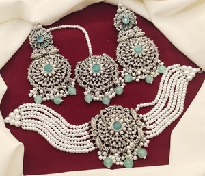 Vente en gros de parures de bijoux pour femmes en acier inoxydable plaqué or de qualité supérieure, 3 pièces, pour les mariages et les occasions de fête - Product Image 3