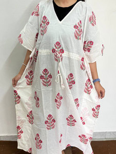 Elegante Vestido Kaftán de Algodón con Estampado Floral, Corte Holgado y Silueta Fluida - Product Image 1