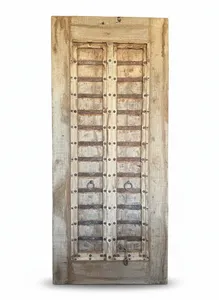 Porte d'entrée principale en bois massif de qualité supérieure avec construction durable, style moderne et finition de surface haut de gamme disponible à la vente - Product Image 3