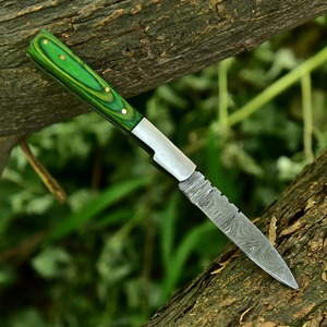 Couteaux pliants à lame finition satinée avec système de verrouillage arrière fiable pour les tâches de coupe en plein air et les aventures en nature. - Product Image 5