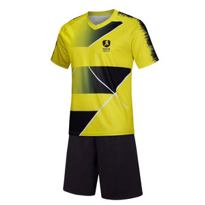 Tenue de football prête pour le match, matière respirante conçue pour l'entraînement intensif et le confort le jour du match - Product Image 1