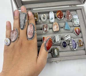 Lot en gros de bagues en laiton avec pierres précieuses assorties, bagues en pierres naturelles pour femmes, pour usage quotidien - Product Image 6