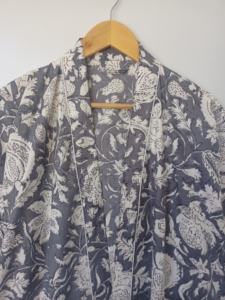 Kimono bohème à imprimé floral fait main, 100 % coton, longue robe de nuit, fabricant en gros, poches avant, Dori - Product Image 3