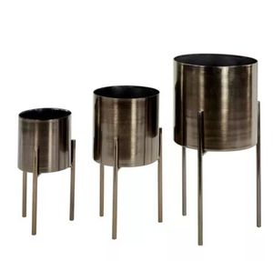 Modernos Soportes Metálicos para Flores con Acabado Dorado, Diseño Circular, Juego de Dos Macetas de Interior, Estilo Minimalista - Product Image 5