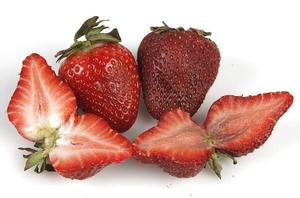 Fraises entières lyophilisées biologiques, goût sucré, fruits secs, aliments sains, options d'emballage sous vide en vrac, culture sans OGM, UE - Product Image 2