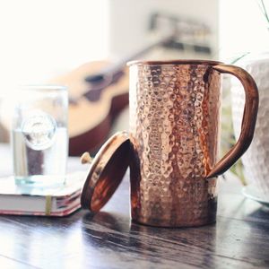 Service à eau en cuivre liquide pour l'accueil de luxe en intérieur, ensemble métallique avec verres, durable et réutilisable pour la cuisine. - Product Image 2