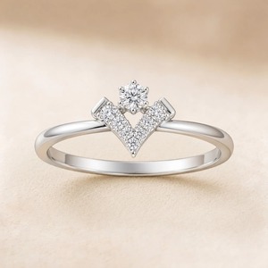 Anillo de Compromiso y Boda de Oro Blanco de 9K con Diamante Cultivado en Laboratorio de Corte Redondo de 2.10CT, Diseño de Corona, Tiara y Chevron en V para Mujer, Joyería Fina Personalizada - Product Image 4