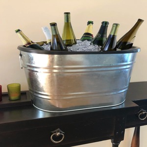 Cubo de Hielo Metálico Plateado con Asas, Enfriador de Bebidas Ovalado Aislado para Fiestas - Product Image 5