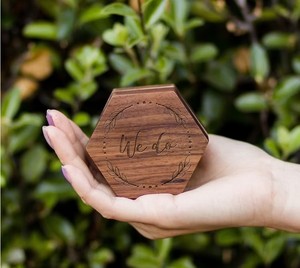Caja de Anillos de Boda en Forma de Corazón, Color Personalizado, Logotipo Personalizado, Hermosa Tapa de Madera Individualizada, Estilo Clásico para Guardar Anillos de Compromiso - Product Image 6