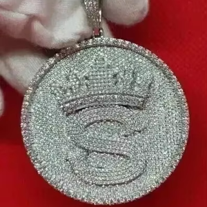 Colgante de Corona con Letra Personalizada de Moissanita Auténtica, Medallón Redondo, Estilo Rapper, Joyería de Lujo, Plata de Ley 925, Colgante Personalizado - Product Image 1