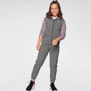 Nuevos Conjuntos Deportivos Infantiles Transpirables de Invierno con Logotipo Personalizado, en Oferta, Casuales, de Moda, Hechos en Pakistán, de Poliéster - Product Image 1