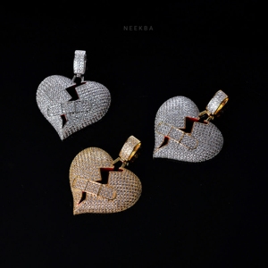 Colgante Corazón Curativo – Pieza de Plata 925 con Moissanita, Corazón de Amor Cosido – Colgante Corazón Reparador con Moissanita Helada - Product Image 4