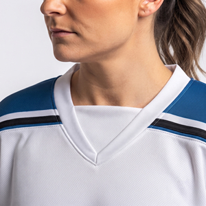 Maillot de hockey sur glace pour femmes en mesh à col en V, maillot de hockey sur glace sublimé à manches courtes pour femmes, maillot de hockey sur glace premium pour femmes - Product Image 4