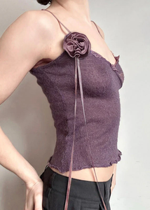 Top corto de punto para mujer, gris y morado, con encaje, tirantes laterales, cinturón decorativo, flor 3D y tirantes finos con lazo - Product Image 3
