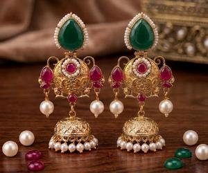 Pendientes de botón chapados en oro vintage con jade verde, circonita y perla de imitación, diseño de campana, estilo étnico para mujer, joyería de boda - Product Image 5