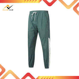 Survêtements personnalisés avec logo en caoutchouc pour hommes, ensemble coupe-vent 100% coton avec doublure en mesh et pantalon de jogging zippé - Product Image 5