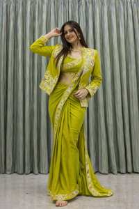 Conjunto de Saree y Blazer de Seda Estilo Bollywood de Moda, Chaqueta Bordada, Estilo Indo-Occidental, Traje de Boda de Invierno 2026 - Product Image 3