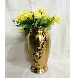 Lot de 2 vases de table modernes en métal doré antique pour la décoration intérieure Pots de fleurs élégants pour la décoration du salon - Product Image 2