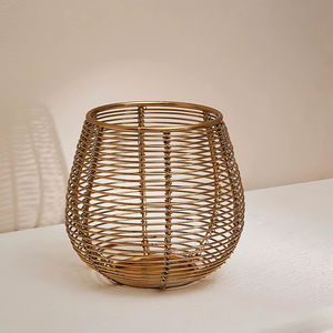 Porte-bougie en métal fait main avec finition antique, idéal pour la décoration de mariage, les événements et les centres de table élégants. - Product Image 1