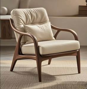 Magnifique chaise d'appoint en teck avec un cadre sculpté unique et un assise en tissu doux pour les grossistes en meubles de haute qualité - Product Image 1