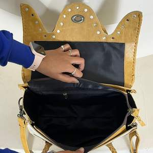 Sac fourre-tout vintage 2026 en cuir de vachette fait main pour femmes, avec bandoulière détachable et fermoir torsadé, sacs à bandoulière tendance pour femmes - Product Image 6