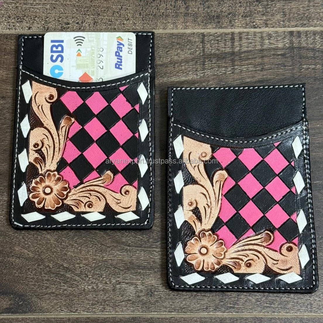 ลายตารางหมากรุกสีชมพูและดำ